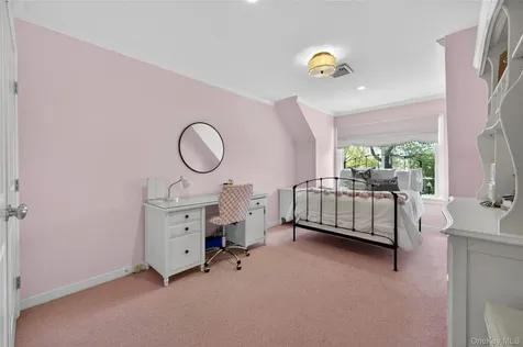 5 Pony Circle Roslyn Heights NY 11577