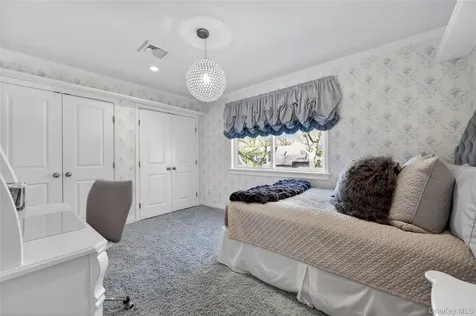5 Pony Circle Roslyn Heights NY 11577