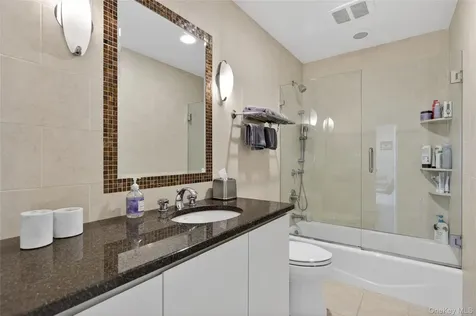 5 Pony Circle Roslyn Heights NY 11577