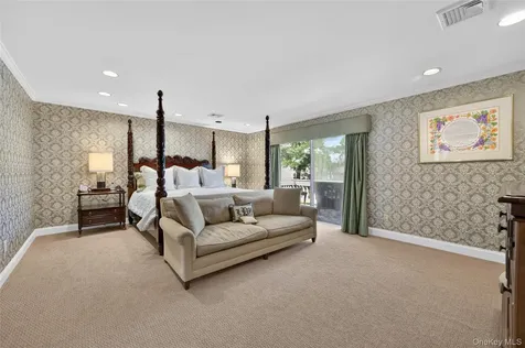 5 Pony Circle Roslyn Heights NY 11577