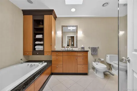 5 Pony Circle Roslyn Heights NY 11577
