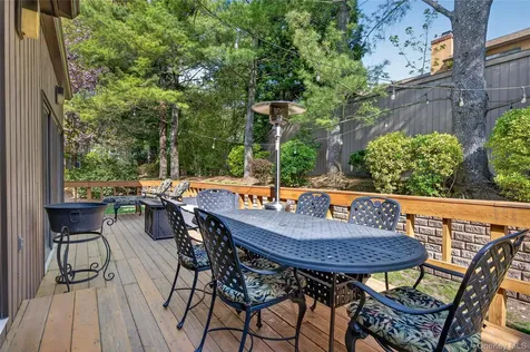 5 Pony Circle Roslyn Heights NY 11577