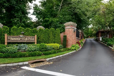 5 Pony Circle Roslyn Heights NY 11577