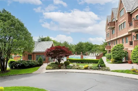 5 Pony Circle Roslyn Heights NY 11577