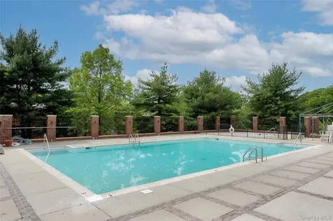 5 Pony Circle Roslyn Heights NY 11577