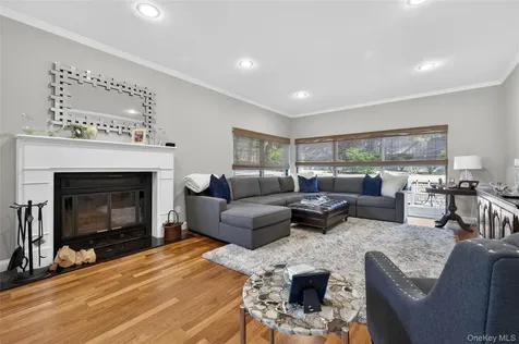 5 Pony Circle Roslyn Heights NY 11577