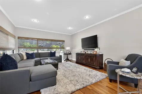 5 Pony Circle Roslyn Heights NY 11577