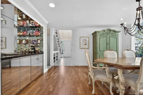 5 Pony Circle Roslyn Heights NY 11577