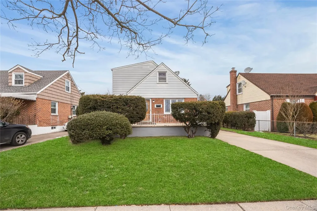 24 Jackson Avenue Elmont NY 11003