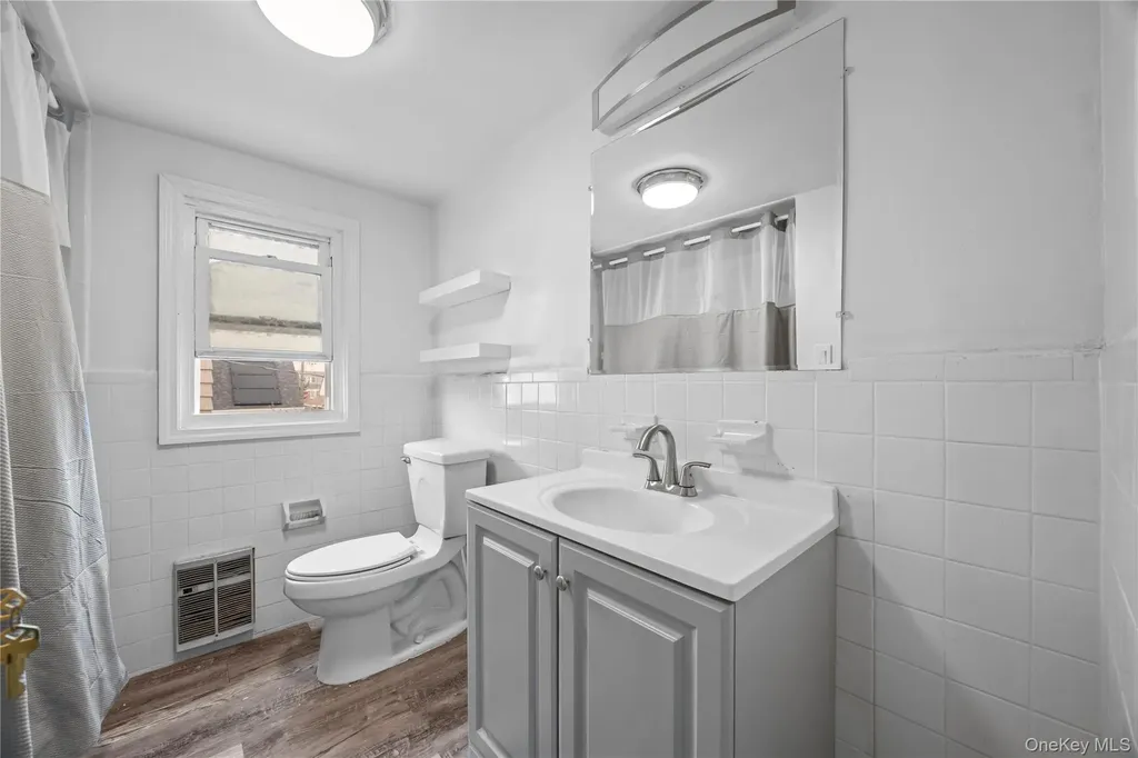 24 Jackson Avenue Elmont NY 11003