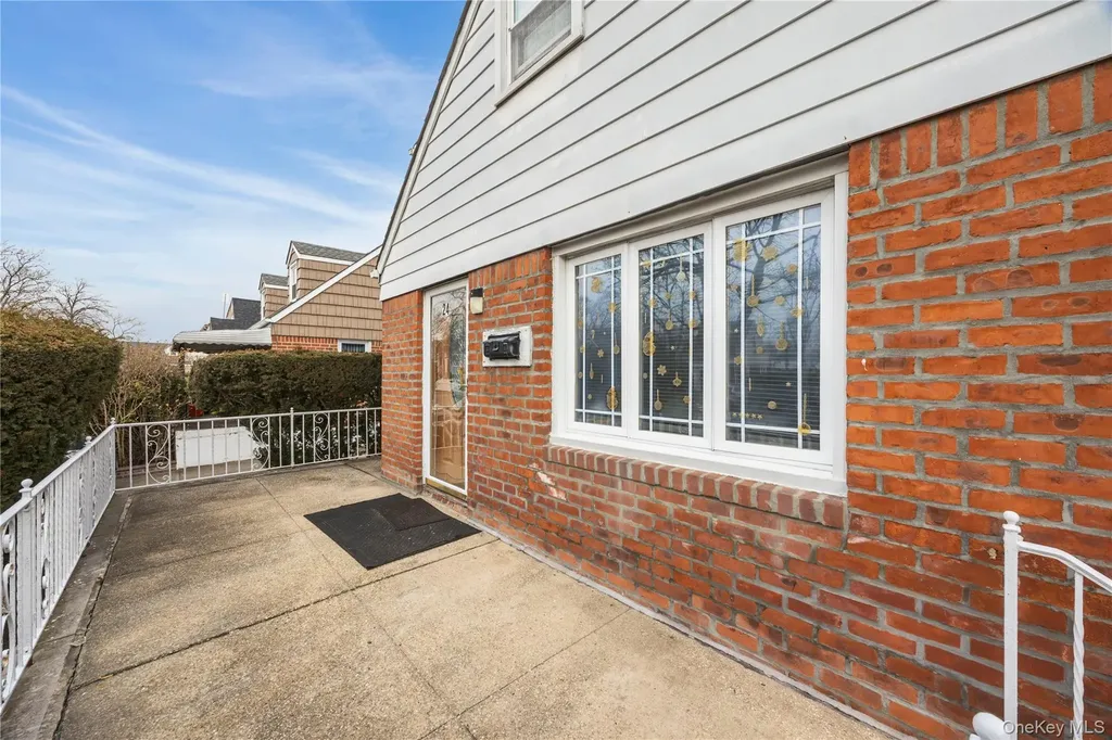 24 Jackson Avenue Elmont NY 11003