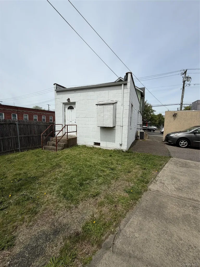 85 Hillside Avenue Williston Park NY 11596
