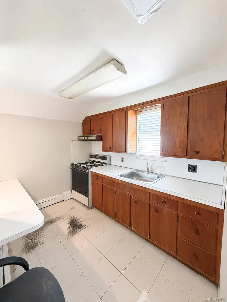 85 Hillside Avenue Williston Park NY 11596