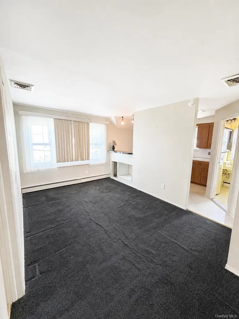 85 Hillside Avenue Williston Park NY 11596