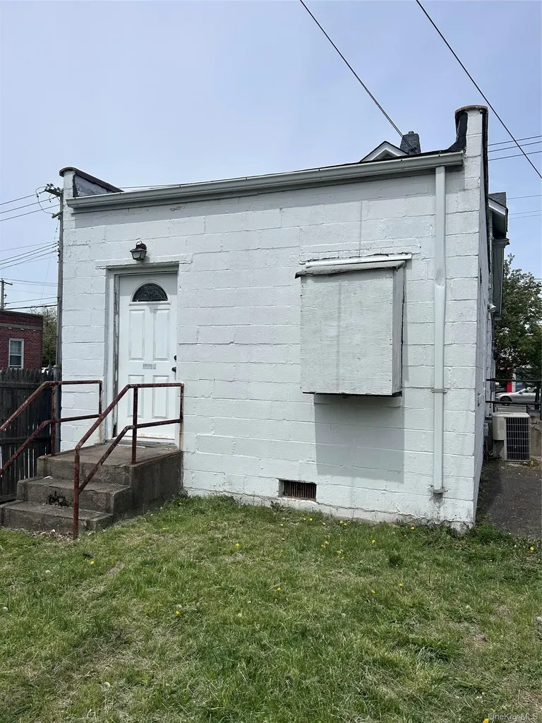 85 Hillside Avenue Williston Park NY 11596
