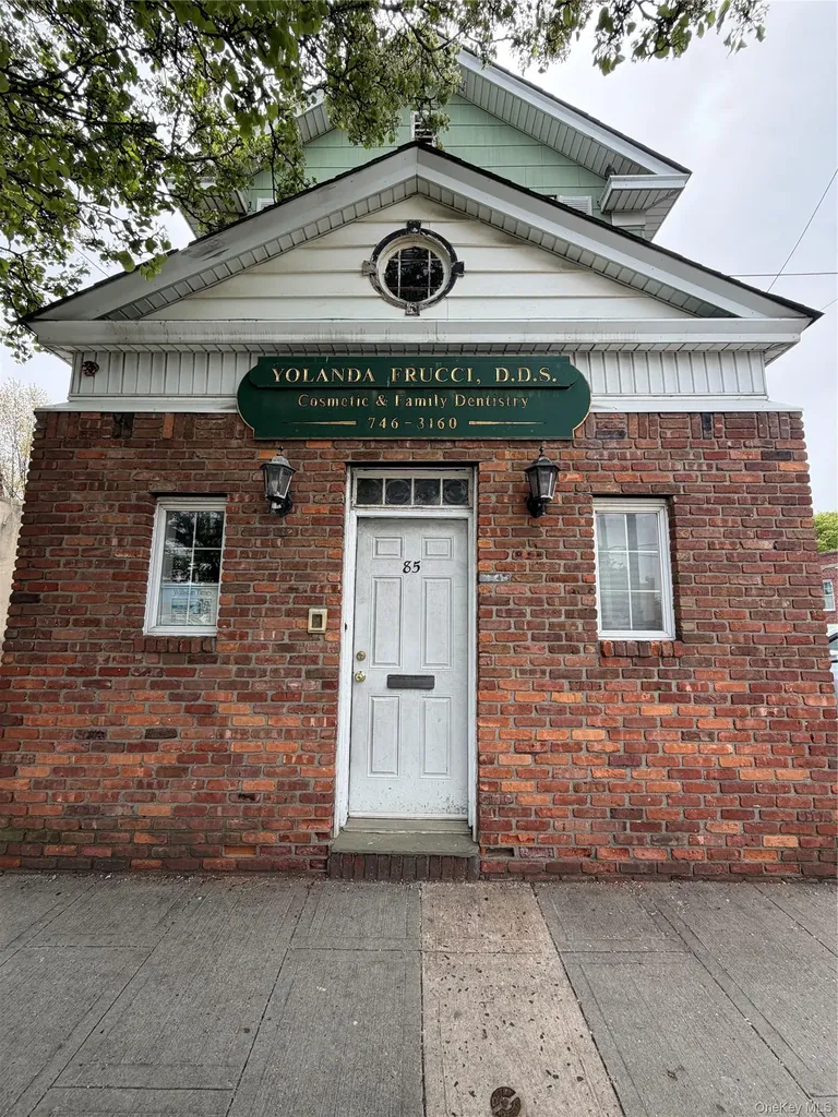 85 Hillside Avenue Williston Park NY 11596