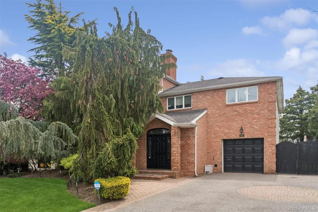 2064 Oliver Way Merrick NY 11566