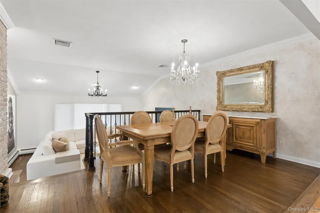 2064 Oliver Way Merrick NY 11566
