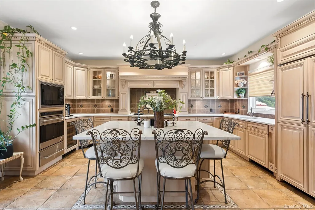 2064 Oliver Way Merrick NY 11566