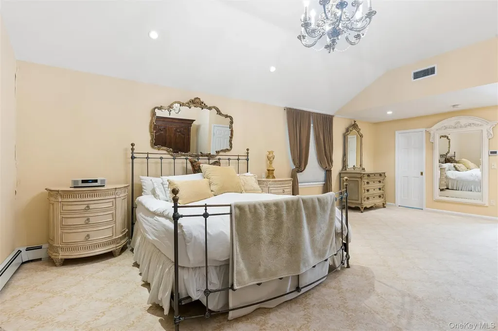 2064 Oliver Way Merrick NY 11566