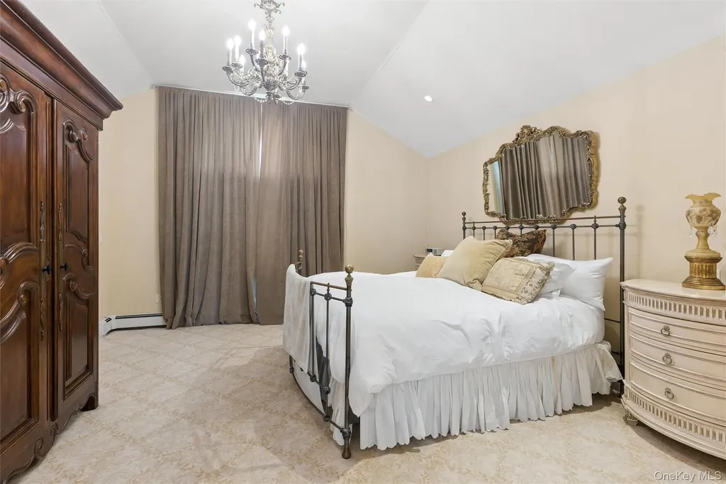 2064 Oliver Way Merrick NY 11566