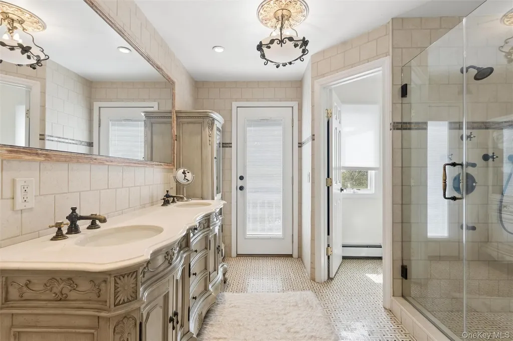 2064 Oliver Way Merrick NY 11566