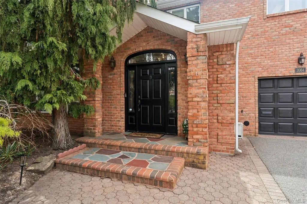 2064 Oliver Way Merrick NY 11566