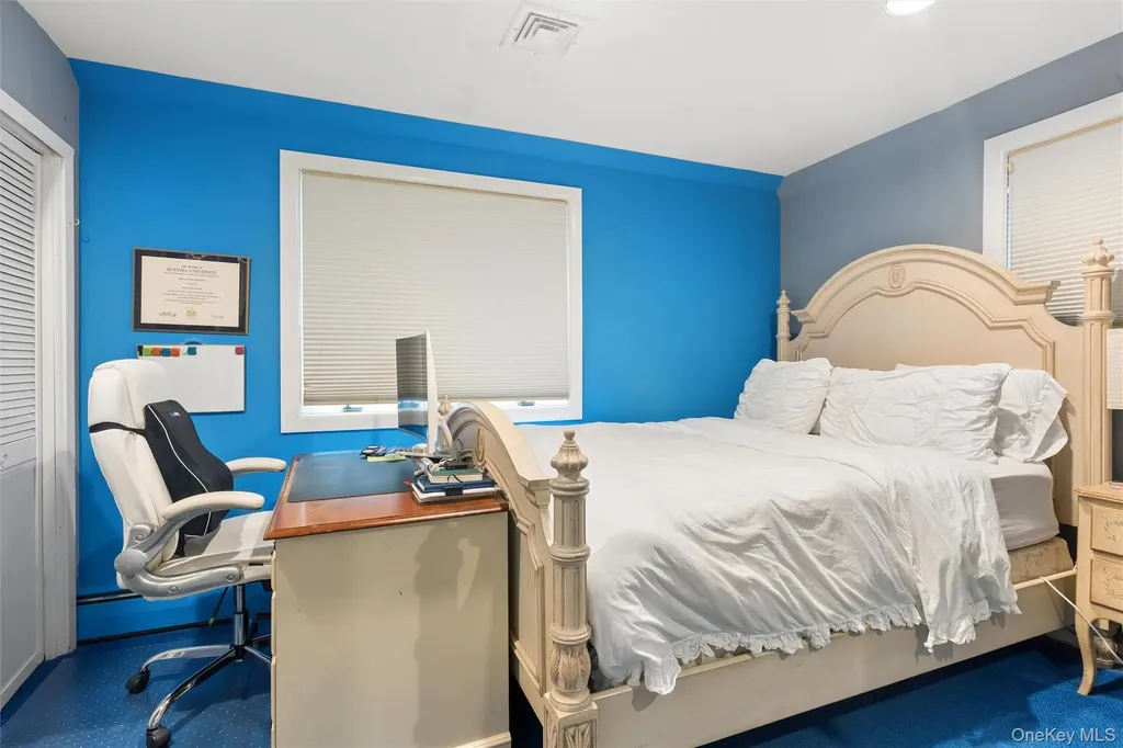 2064 Oliver Way Merrick NY 11566