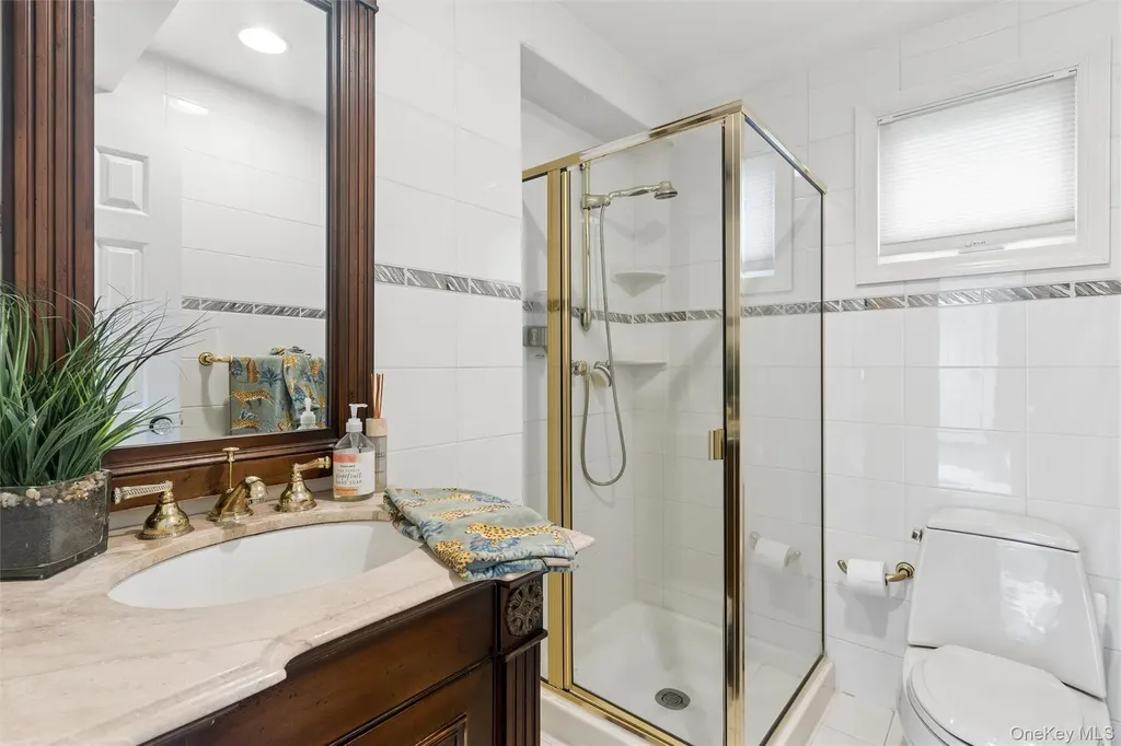 2064 Oliver Way Merrick NY 11566