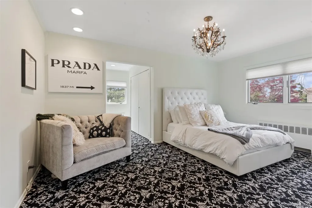 2064 Oliver Way Merrick NY 11566