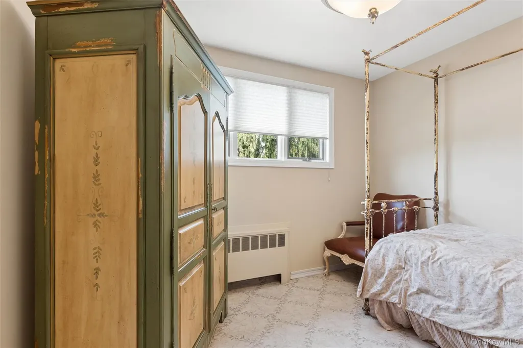 2064 Oliver Way Merrick NY 11566