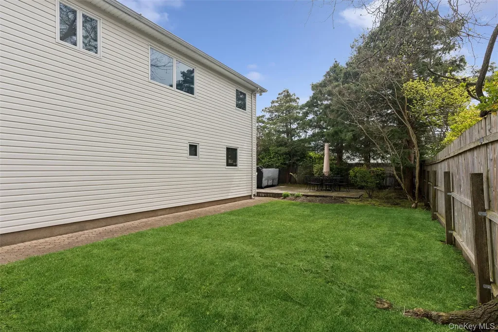 2064 Oliver Way Merrick NY 11566