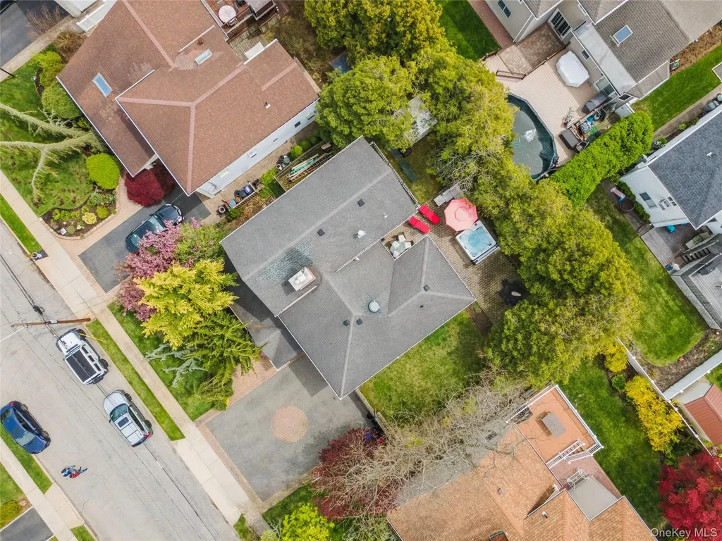 2064 Oliver Way Merrick NY 11566
