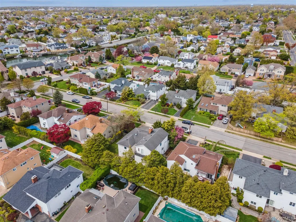 2064 Oliver Way Merrick NY 11566