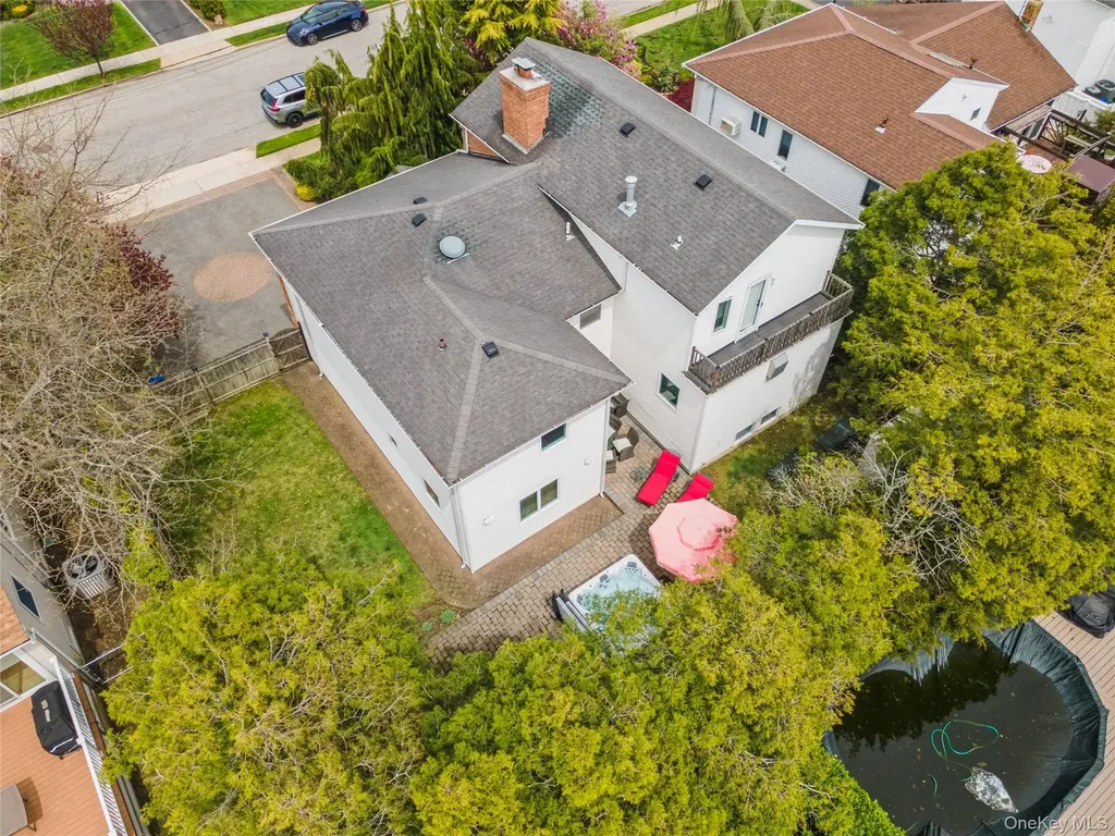 2064 Oliver Way Merrick NY 11566