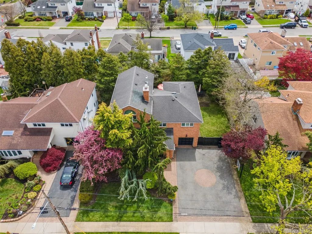 2064 Oliver Way Merrick NY 11566