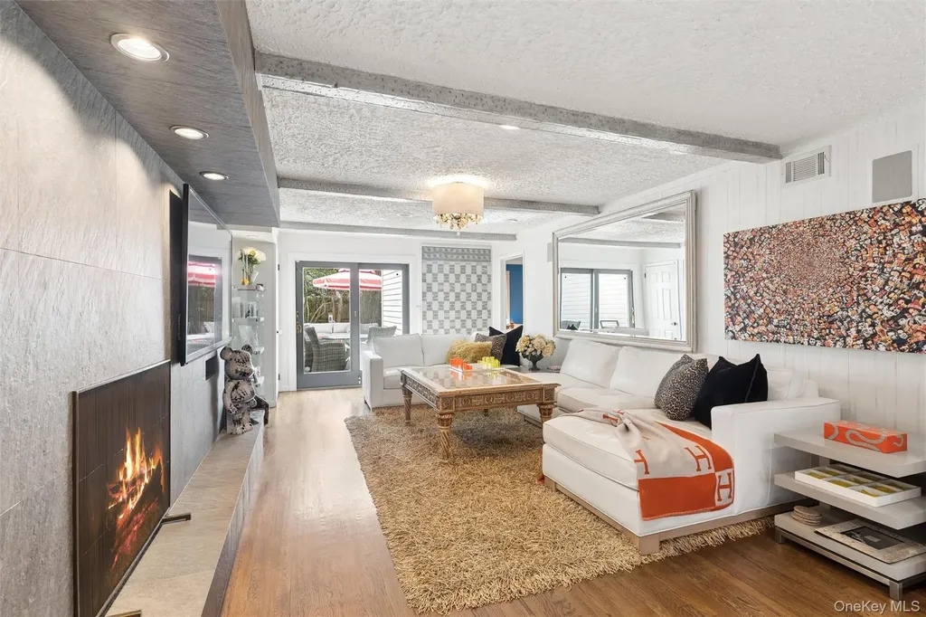 2064 Oliver Way Merrick NY 11566