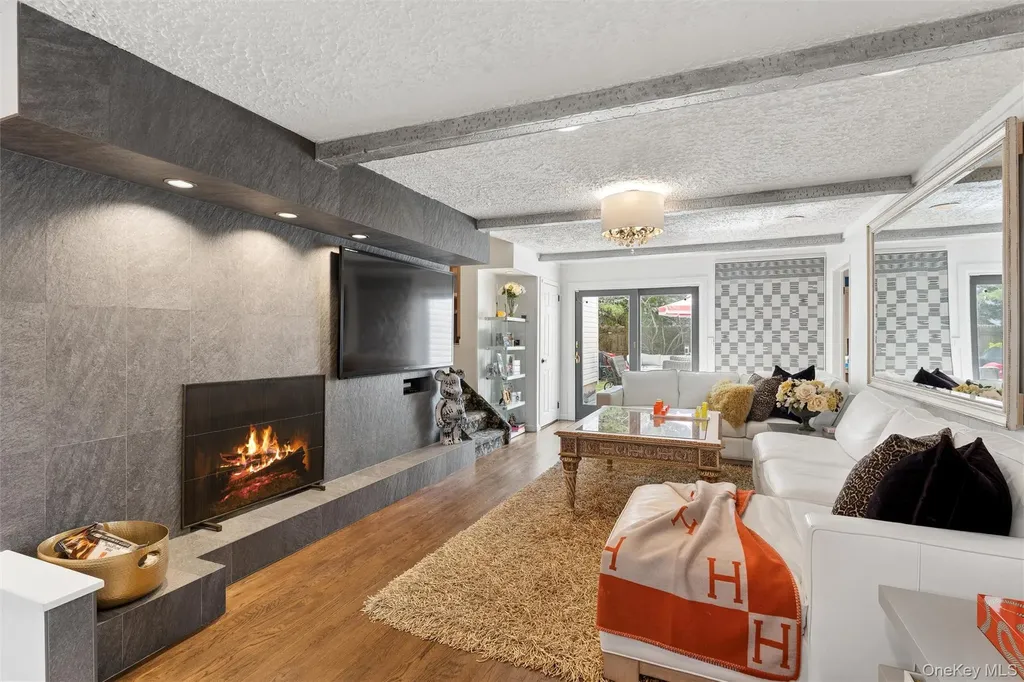 2064 Oliver Way Merrick NY 11566
