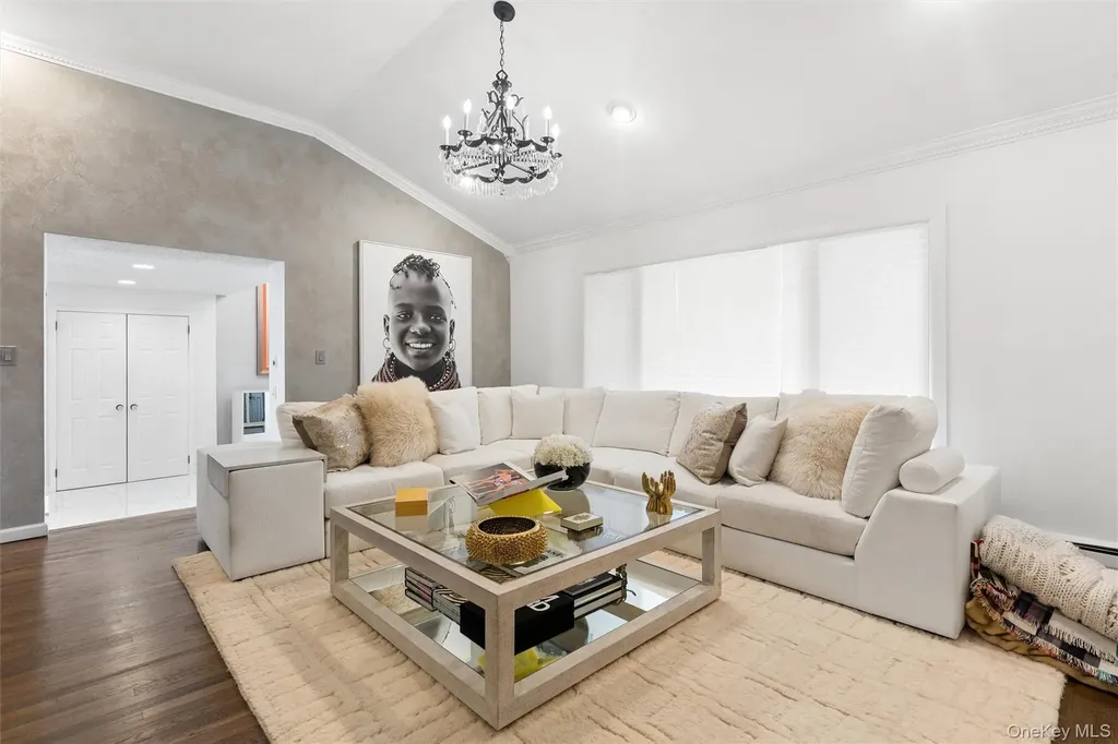2064 Oliver Way Merrick NY 11566