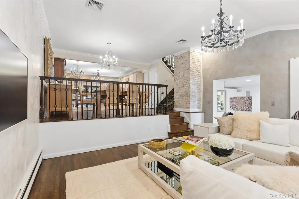 2064 Oliver Way Merrick NY 11566