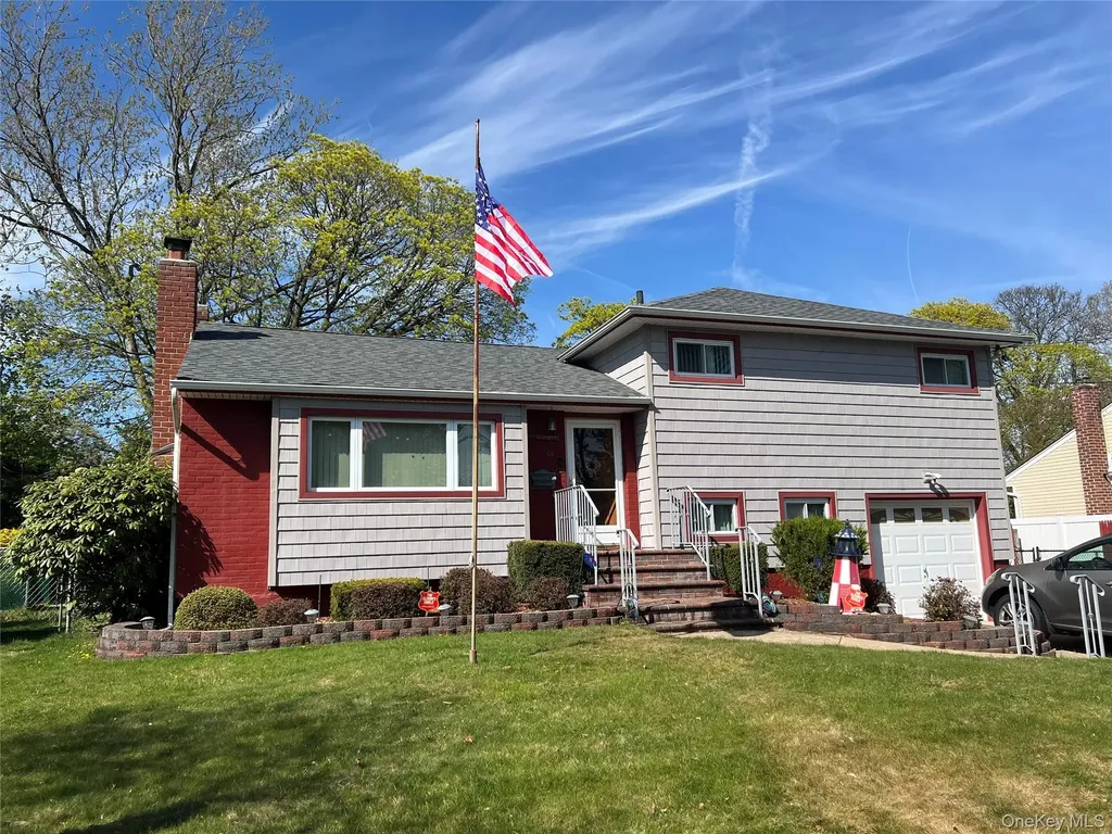 65 Thoreau Road North Babylon NY 11703