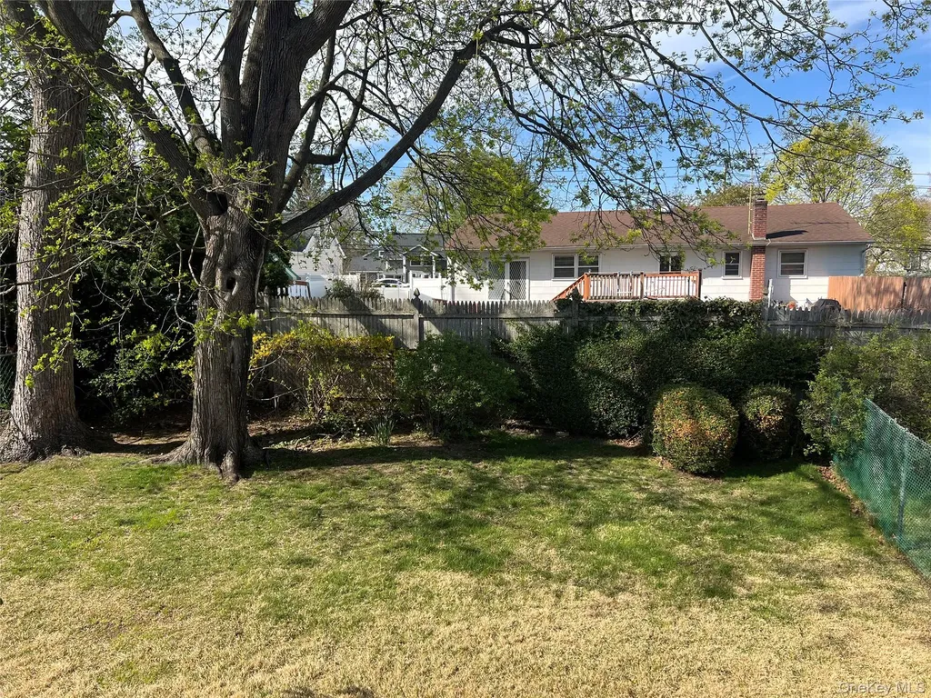 65 Thoreau Road North Babylon NY 11703