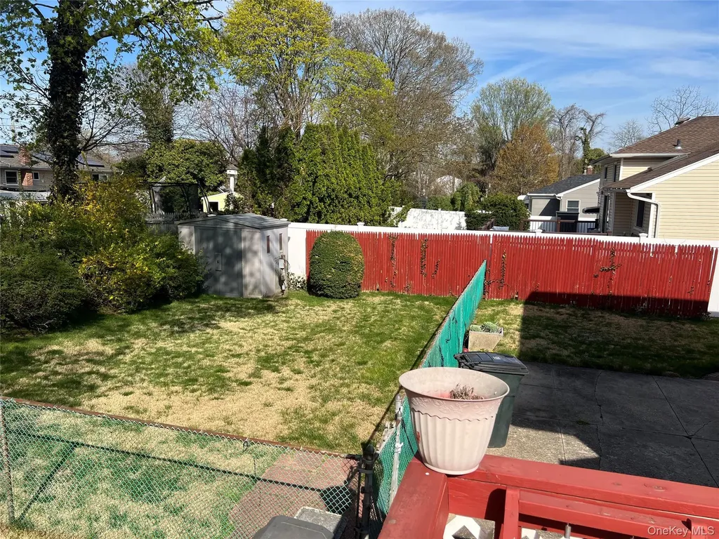 65 Thoreau Road North Babylon NY 11703