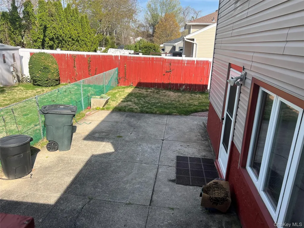 65 Thoreau Road North Babylon NY 11703