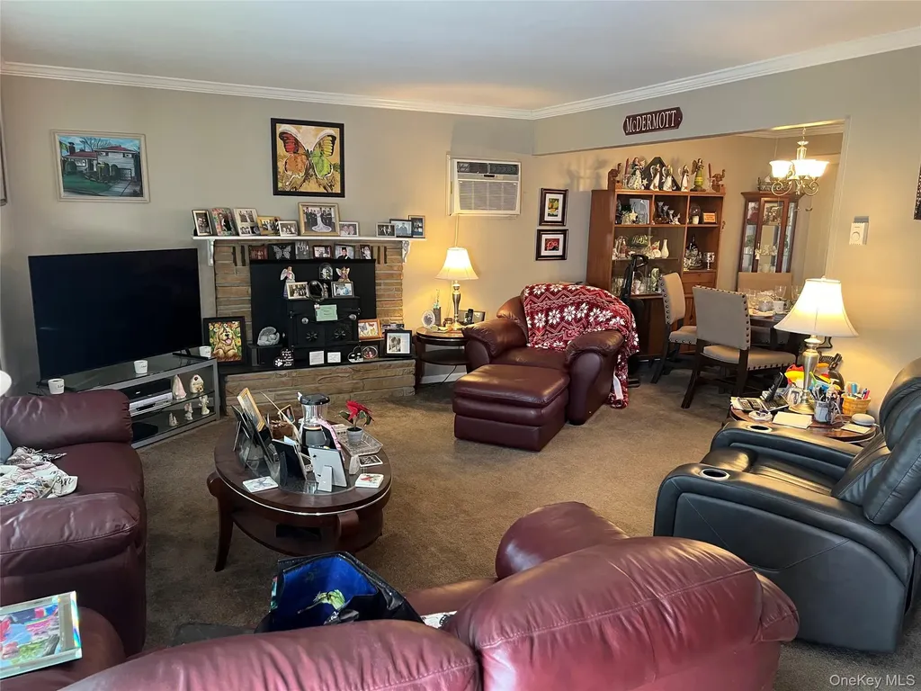 65 Thoreau Road North Babylon NY 11703