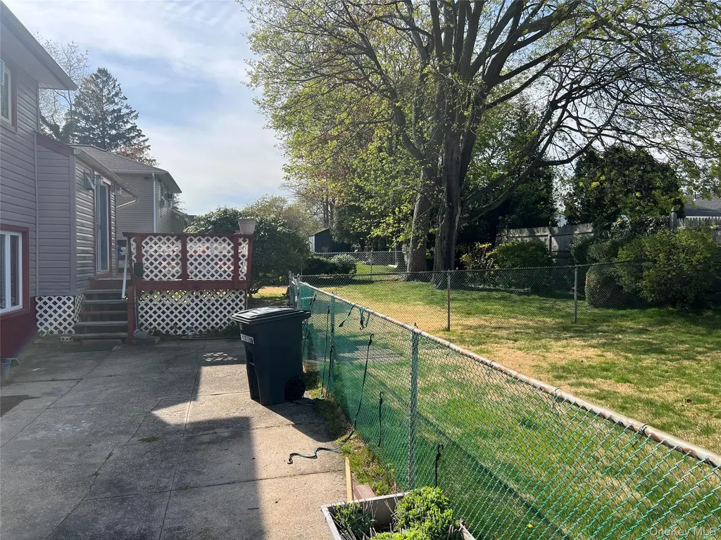 65 Thoreau Road North Babylon NY 11703