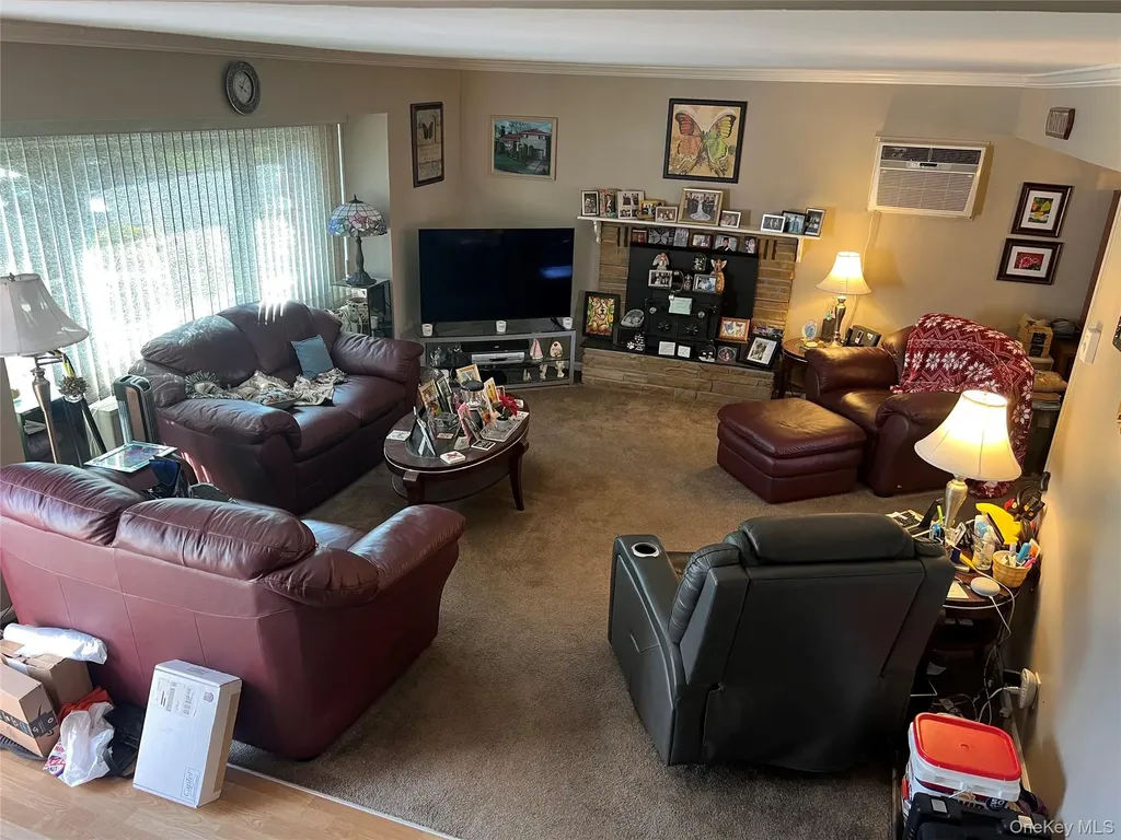 65 Thoreau Road North Babylon NY 11703