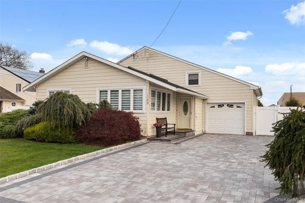 166 Pratt Street West Babylon NY 11704