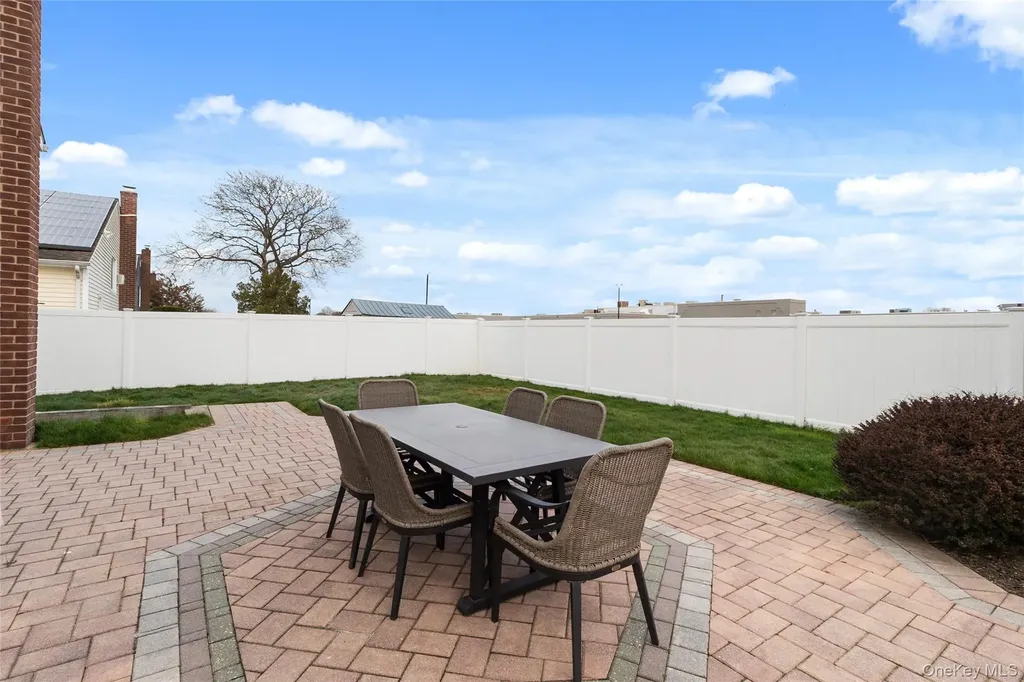 166 Pratt Street West Babylon NY 11704