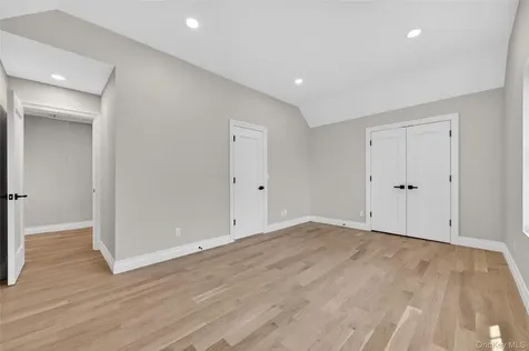 15 Ridge Drive Port Washington NY 11050